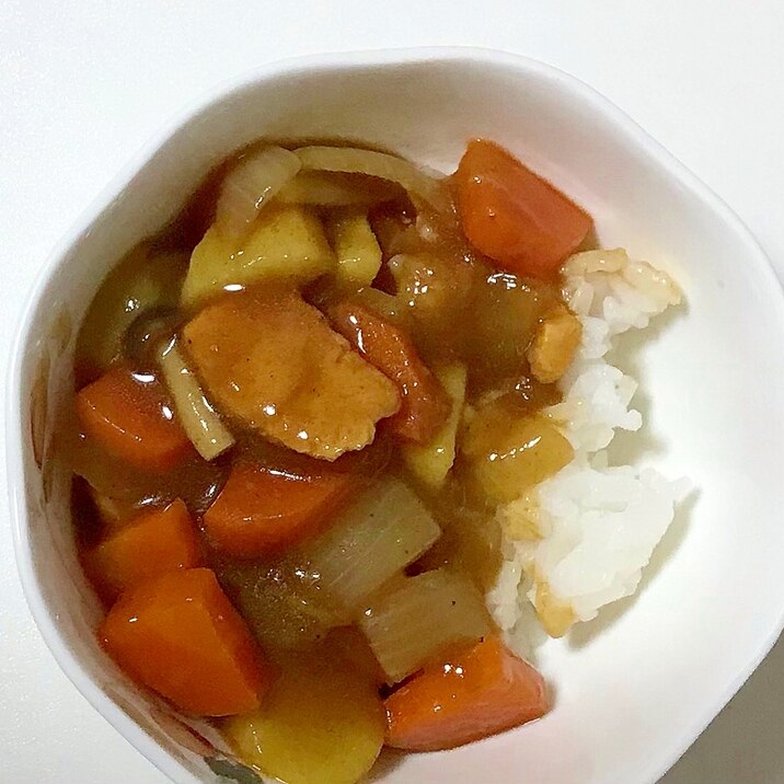 仕上げにりんごの簡単カレー